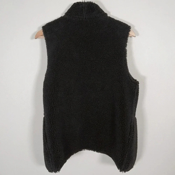 VELVET BY GRAHAM AND SPENCER | FAUX FUR BLACK REVERSIBLE VEST - Picture 14 of 14